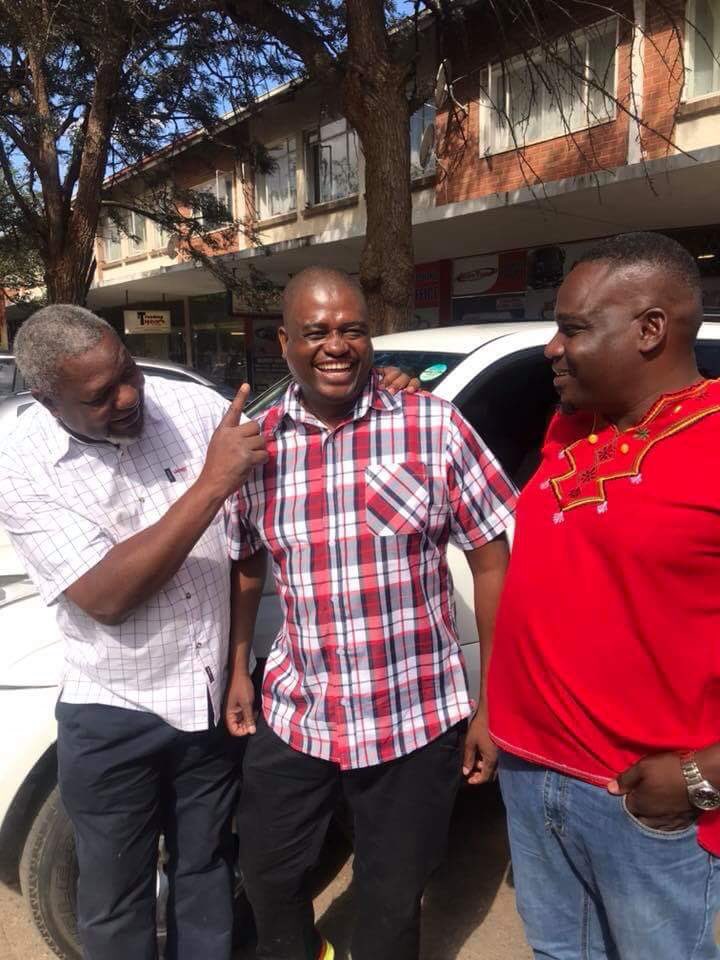 caesarzvayi's tweet photo. Imagine the noise that would've come from the crybaby MDC Alliance if Qhubani Moyo had been pictured with Zanu-PF officials. Zwizwai oversees polls &amp; Hwende the purse in MDC Chamisa camp. JUST imagine the noise, theories! "KUGOCHA kunoda kweMwana, kwaMai kunodzima moto!" https://t.co/0kcj1NcOc0