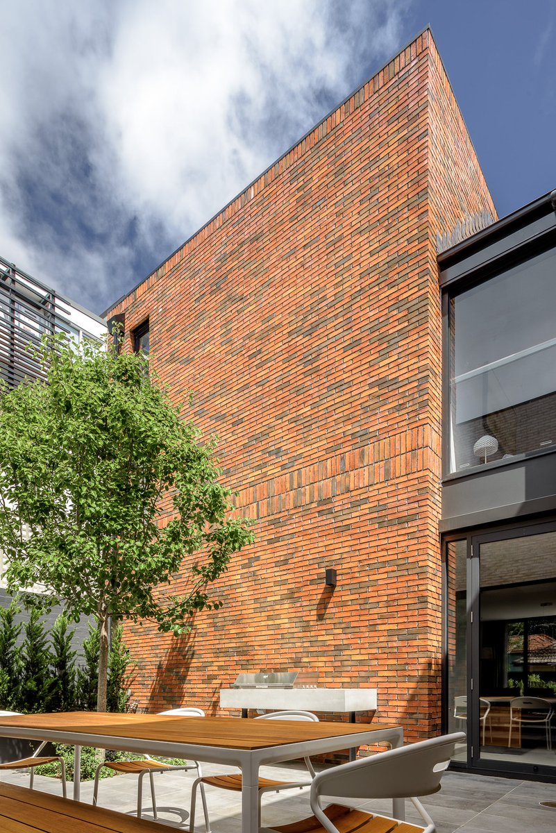 robertsonsbps's tweet photo. Petersen D34 bricks make a beautiful statement any time of the day ... or night in Woollahra.
@petersentegl @samcrawfordarch @theguthrieproject @sq.projects
#robertsonsbuildingproducts #bricks #petersentegl #petersenbricks #D34bricks #follow #brickwork #architecture https://t.co/YDMv2zTPCA