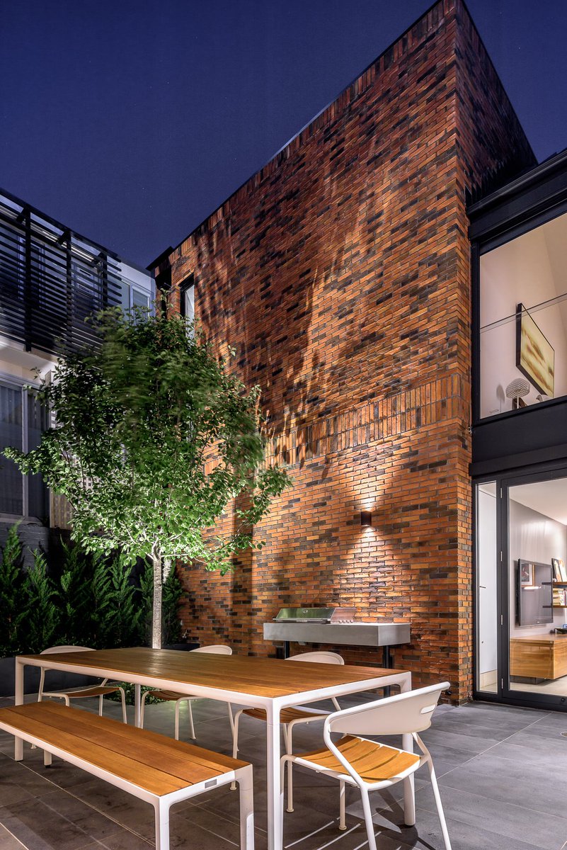 robertsonsbps's tweet photo. Petersen D34 bricks make a beautiful statement any time of the day ... or night in Woollahra.
@petersentegl @samcrawfordarch @theguthrieproject @sq.projects
#robertsonsbuildingproducts #bricks #petersentegl #petersenbricks #D34bricks #follow #brickwork #architecture https://t.co/YDMv2zTPCA