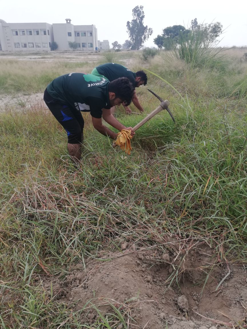 EoKhan's tweet photo. Celeberated Independence day by planting 250+ plants.
#IndependenceDay #14August @Tloop25 #TeamGIP @hrbutt92 https://t.co/mYH2wbnF3k