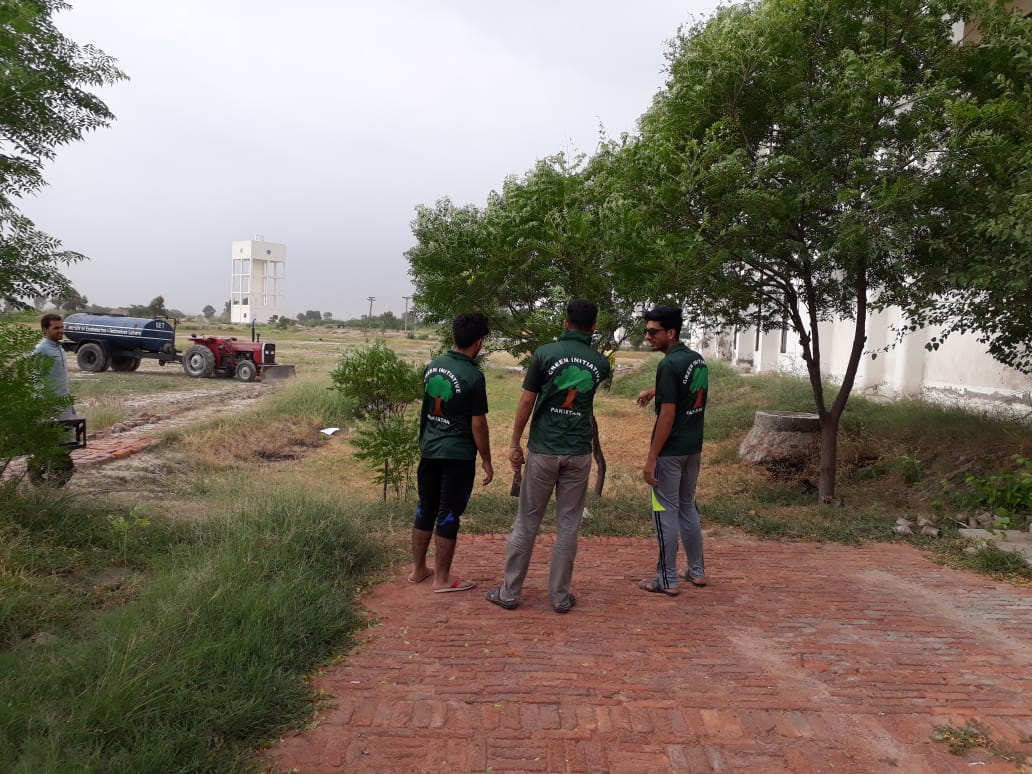 EoKhan's tweet photo. Celeberated Independence day by planting 250+ plants.
#IndependenceDay #14August @Tloop25 #TeamGIP @hrbutt92 https://t.co/mYH2wbnF3k