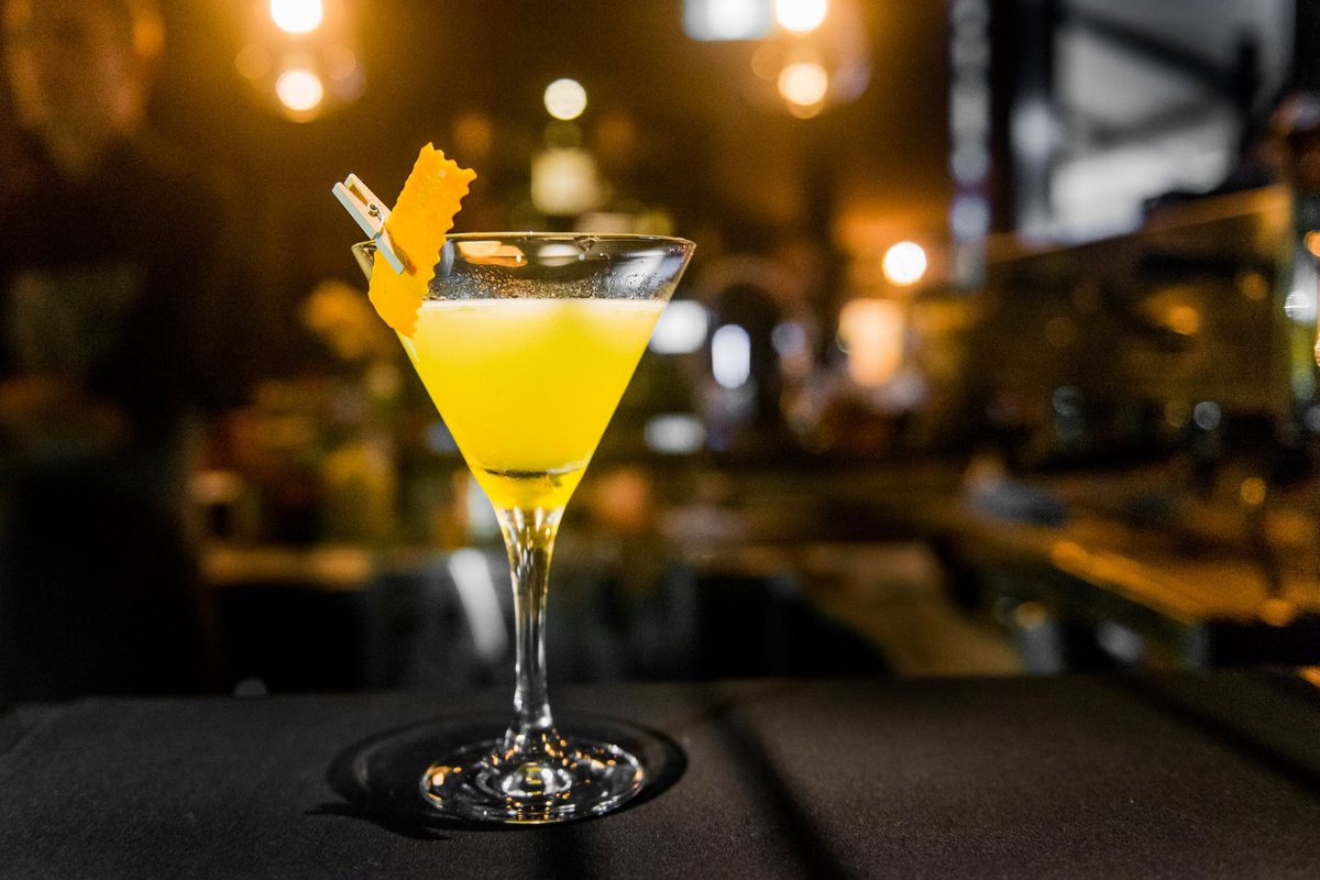 G I A L L O  Z A F F E R A N O
#cocktailspecial #belvederevodka #cremedecacao #localenoosa #noosa