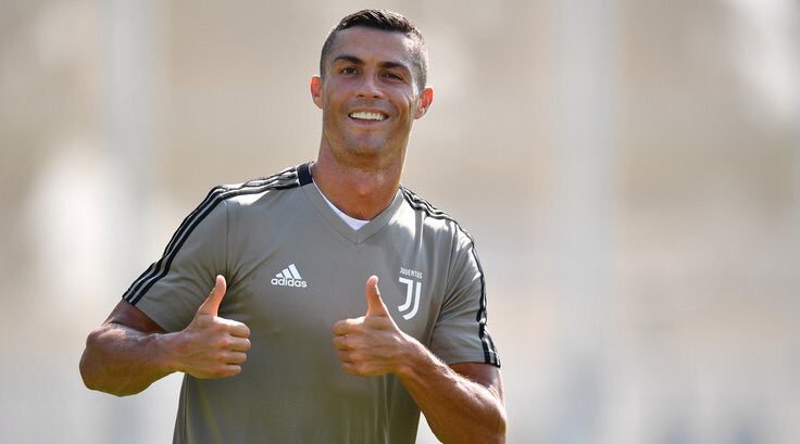 Footballogue's tweet image. [#SerieA🇮🇹] Nedved💬 : "Cristiano Ronaldo🇵🇹 ? L’attirer à la Juve est quelque chose d’exceptionnel. Cela confirme le pas en avant de la Juventus parmi les grands d’Europe."

Juventus TV