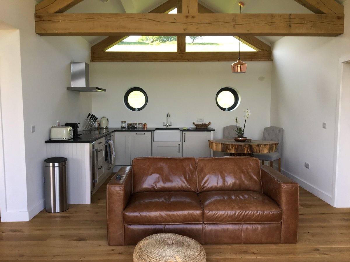 How do you fancy sitting on this sofa, taking in these views?
Stay in our Luxury Adults only Heartwood Treehouse for a perfect retreat! Oaklandsglamping.co.uk
P.s this weekend available with a 20% discount 🙌🏼
