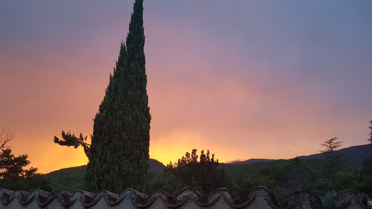 GingerCyclist's tweet photo. Sunset in Provence https://t.co/DtnAPxwJtd
