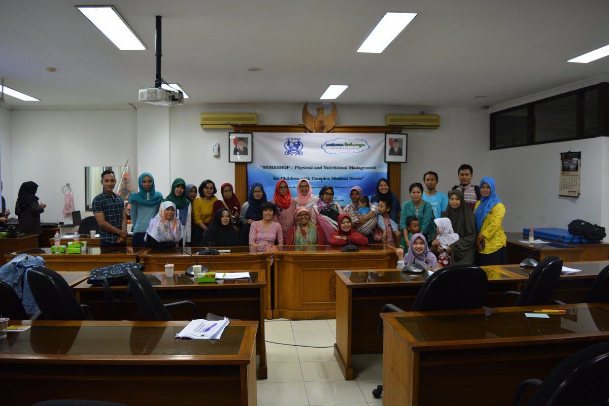 Sunday's workshop - " Physical and Nutritional Management for Children with Complex Medical Needs" with professor and occupational therapist Eva Ma. #difabel #occupationaltherapy