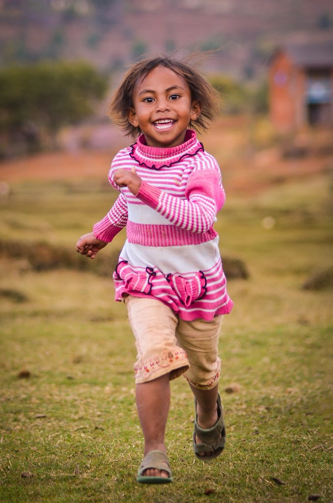 AUF_AfriqueAOI's tweet photo. A Madagascar:
64 % de population jeune, 75% des jeunes diplômés peinent à trouver un travail en lien avec leur formation. #JMCT propose d’aider les jeunes à être compétent au travail et contribuer au développement du pays #employabilité https://t.co/mr5dG647wq