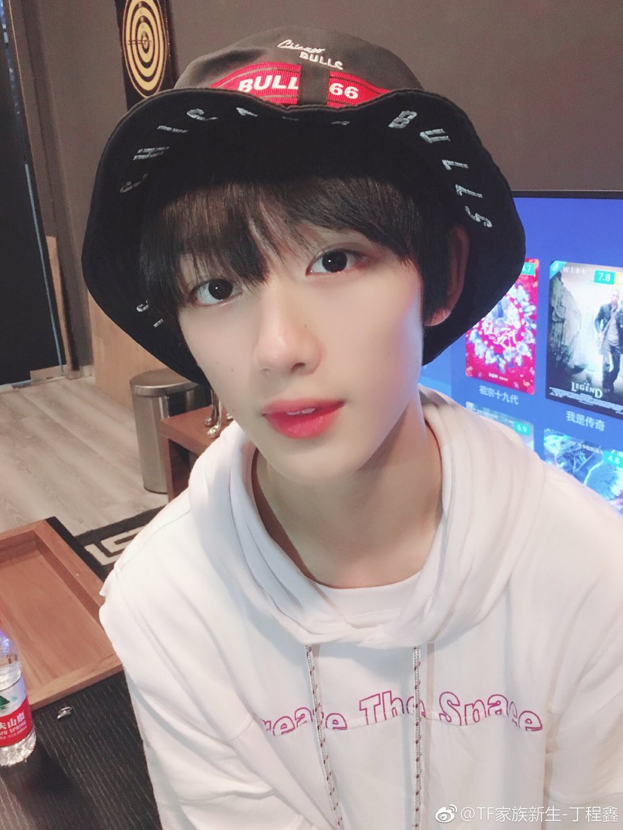 TFDCX_Indonesia's tweet photo. 180724 Ding Chengxin Weibo update.

Istirahat antar kelas ✌

-Alice

#tffamily #tf家族 #dingchengxin #丁程鑫 #台风少年团 #TYPHOONTEENS https://t.co/ctGaffKeLm
