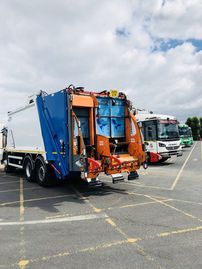 CllrMajid's tweet photo. Really enjoyed my health and safety training by @BhamCityCouncil at our Redfern depot in Tyseley.
Now Iโm trained to get onto a vehicle to help our brilliant waste refuse operatives across the city.
#CleanStreets #CleanBrum https://t.co/23wbBCdqNe