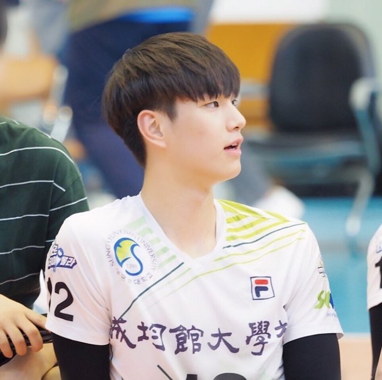 ちょっと見てよ……韓国のバレーボール選手なんですけどね………