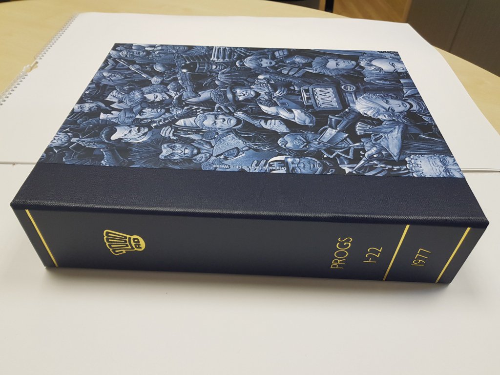 theguysthatbind's tweet image. Get these! Stunning #clamshellboxes to preserve your collection should you not want to risk binding. Totally #bespoke and customized to fit.  Look stunning on display. @2000AD #2000AD #tuesdaythoughts #tiptuesday #presentation #theguysthatbind #lovewhatwedo