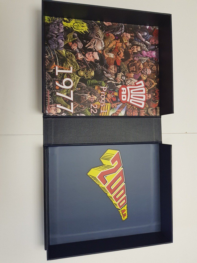 theguysthatbind's tweet image. Get these! Stunning #clamshellboxes to preserve your collection should you not want to risk binding. Totally #bespoke and customized to fit.  Look stunning on display. @2000AD #2000AD #tuesdaythoughts #tiptuesday #presentation #theguysthatbind #lovewhatwedo