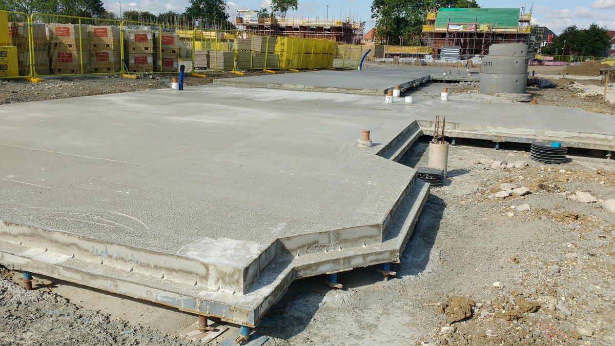AbbeyPynford's tweet image. Housedeck provides a foundation and ground floor slab with patented perimeter angle detail to give a base for fast brickwork.  
A voided slab was used to alleviate the effects of heave and reduce the build up required on the site; saving time, cost and risk. #TotalSupport