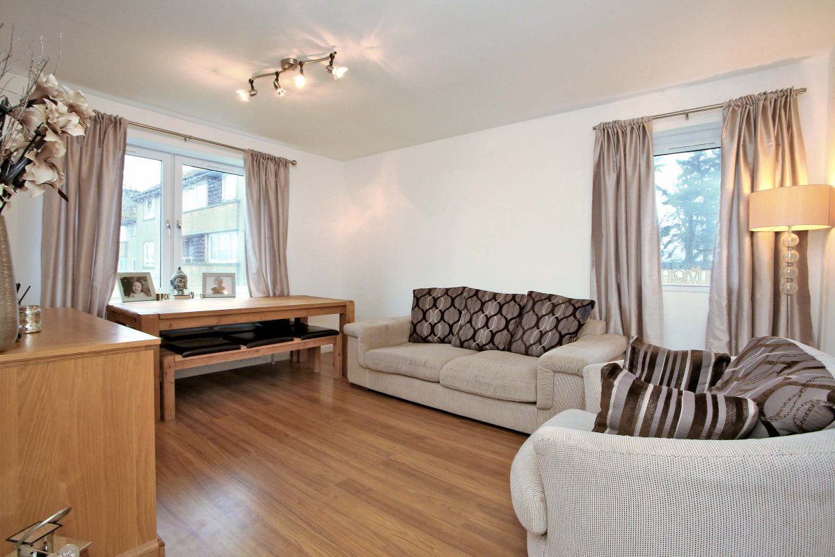 Very rarely does a property such as this come to the market - viewing is essential to appreciate all this beautiful flat has to offer.  #Aberdeenproperty

ledinghamchalmers.com/estate-agency/…