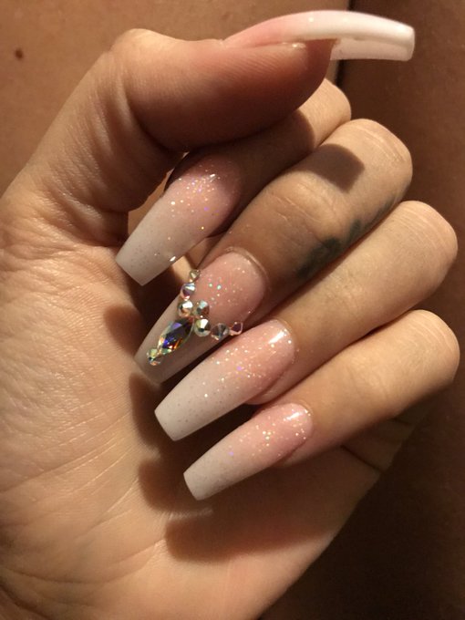 This is like the most simplest I&rsquo;ve ever had my nails and toes. What y&rsquo;all think? https://t.co/ojdCK