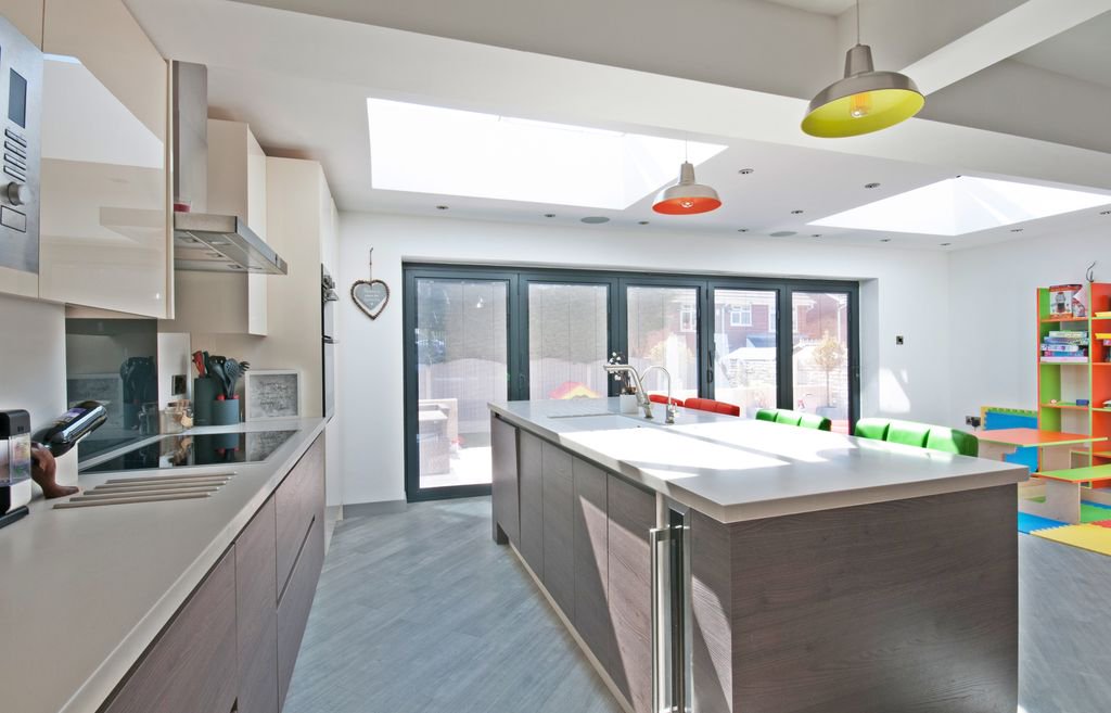 dellicompagni_'s tweet image. Here is a fantastic open plan kitchen we recently created for a young family in a new orangery extension.  Fun, colourful and full of character it&apos;s brought the life of the house into the heart of the home. See our website for the full project #openplanliving #funkitchen