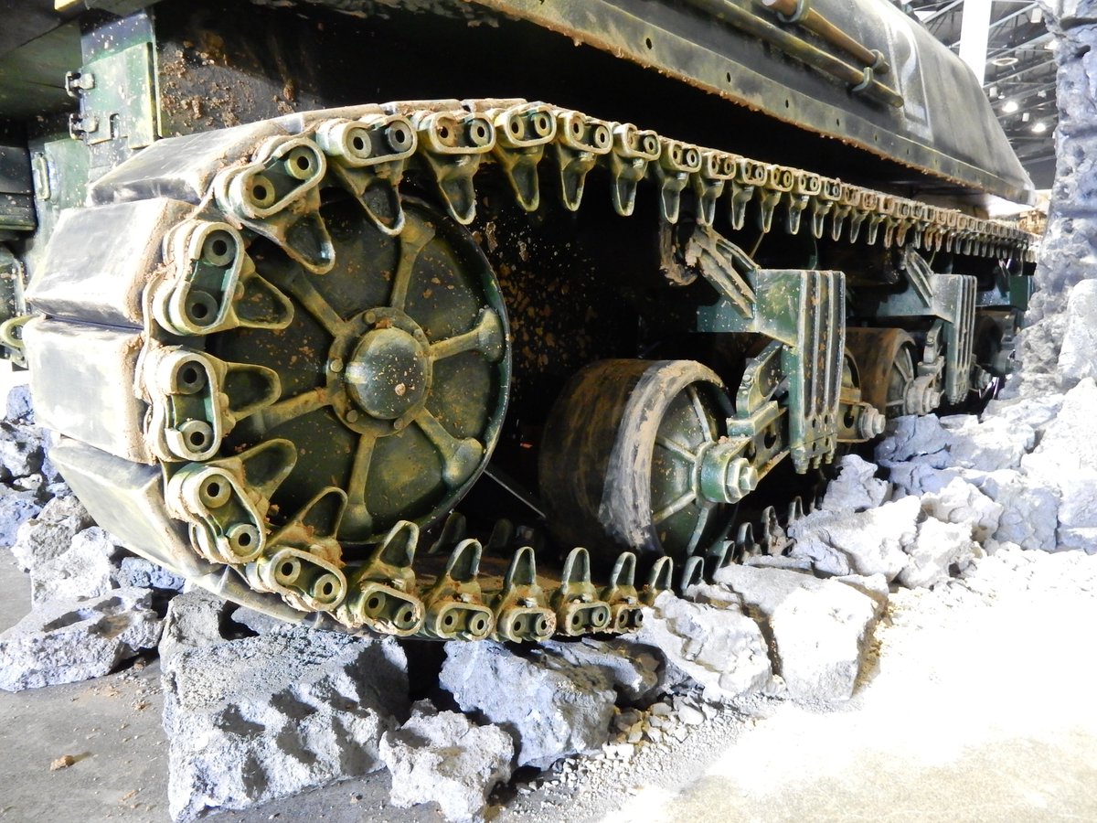 nikon_soldier's tweet photo. Battle of Manilaブース内の目玉展示のひとつ、実物大M4中戦車のレプリカ。
足回りの土汚れはなんとココアの粉を塗したとのこと🤩
#HistoryCon2018 https://t.co/HjCcGrJ1jB