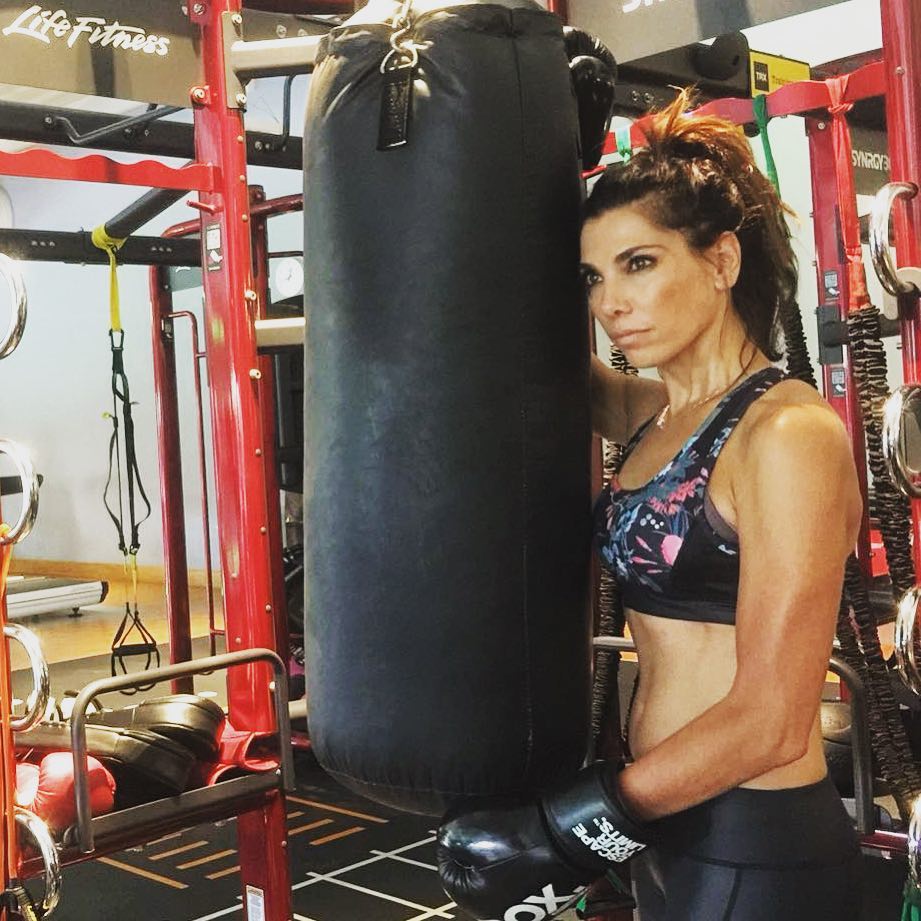 Ga er vandaag weer helemaal voor en geef het beste van jezelf met onze "Classics playlist"! 🎶

Zing zoals Saartje Vandendriessche mee met "It's My Life" en shake die calorieën er af met "Footloose" 🔥

HIERZO: spoti.fi/2nBCwDu 
#TUESDAYTUNES