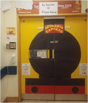 NHS_Lothian's tweet image. On the run up to Harry Potter’s birthday the Royal Hospital for Sick Children was transformed into The Hogwarts School of Witchcraft and Wizardry! Diagnostic Alley and Surgical Snape were just a few of the ward names. Read more here:
ow.ly/WMdE30lowiN