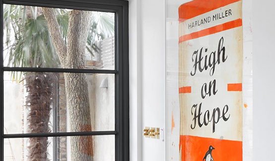 We’ve put together a compendium of variegated art hangs, to colour your imagination > bit.ly/2MbZdgt 
.  .  . 
#DesigningWithColour <a href="/DaveWhiteStudio/">Dave White</a> <a href="/MaddieRoseHills/">Maddie Rose Hills</a> <a href="/hirst_official/">Damien Hirst</a> #CorinneDalleOre #MarcQuinn #HarlandMiller