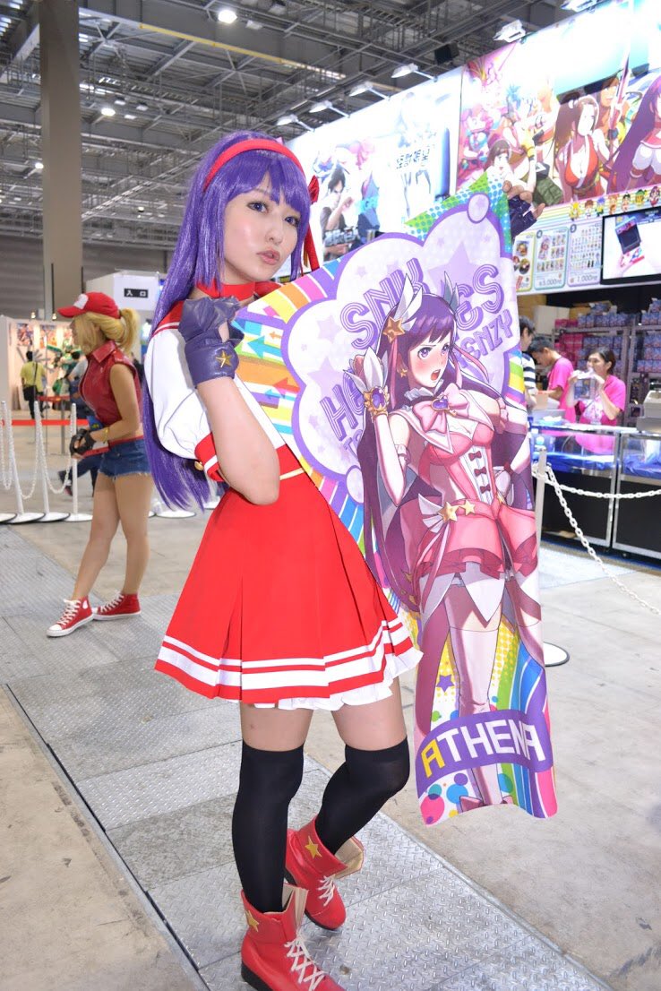 chihichir0's tweet image. ⚠️【Cosplay】
ㅤ
#C94 SNKブース コンパニオン
THE KING OF FIGHTERS 麻宮アテナ
ㅤ
photo📸
1.@tabrin 
2.@sin_piero 
3.@Tony_8146
4. @satosato_jp2000
ㅤ
3日間こちらのブースで働かせて頂きました✨
NEO GEO ミニも完売、ブースも大盛況！KOF人気に圧倒されました😳💥

#c92コスプレ 
#ちひROM