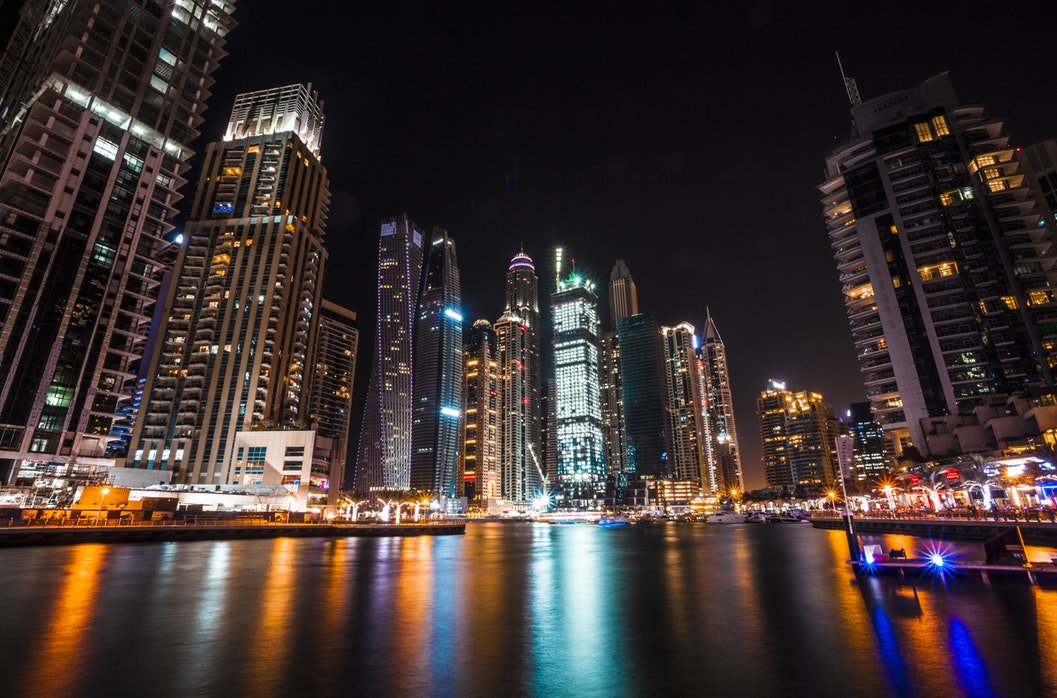 ExpediaIN's tweet photo. With mega-resorts, man-made islands, colossal shopping centers, and breathtaking #architecture, both modern and ancient, #Dubai really is a jewel in the Arabian desert. #BookWithExpedia to grab the best deals in Dubai this long weekend! PC: Unsplash https://t.co/9hKCCkebL0