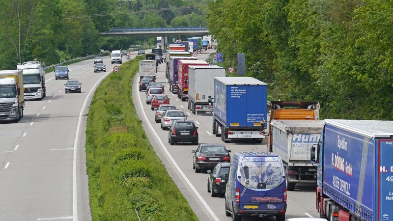 Duitsland voert tol voor personenauto’s binnen 3 jaar in: nieuwsbladtransport.nl/wegvervoer/201… #tolheffing #tol #duitsland #autobahn #kilometerheffing