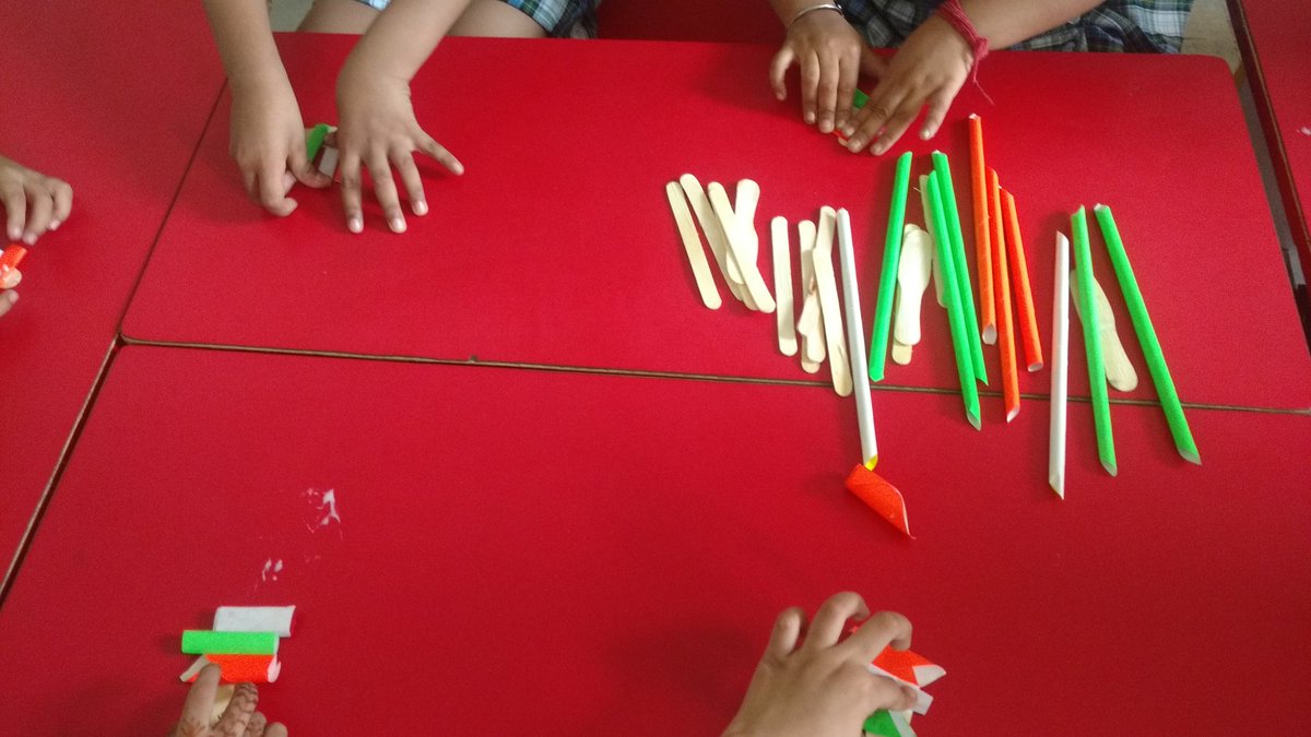 JyotikaMorris's tweet image. Little learners at RGS Noida showing love for the country busy making tricolour flag with origami sheets enjoying every moment I love my India #creativityskills #loveforcraft #funlearning #experientiallearning @SupritiChauhan @RGSNoida