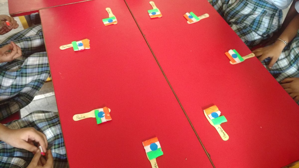 JyotikaMorris's tweet image. Little learners at RGS Noida showing love for the country busy making tricolour flag with origami sheets enjoying every moment I love my India #creativityskills #loveforcraft #funlearning #experientiallearning @SupritiChauhan @RGSNoida