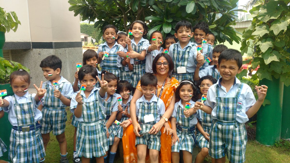 JyotikaMorris's tweet image. Little learners at RGS Noida showing love for the country busy making tricolour flag with origami sheets enjoying every moment I love my India #creativityskills #loveforcraft #funlearning #experientiallearning @SupritiChauhan @RGSNoida