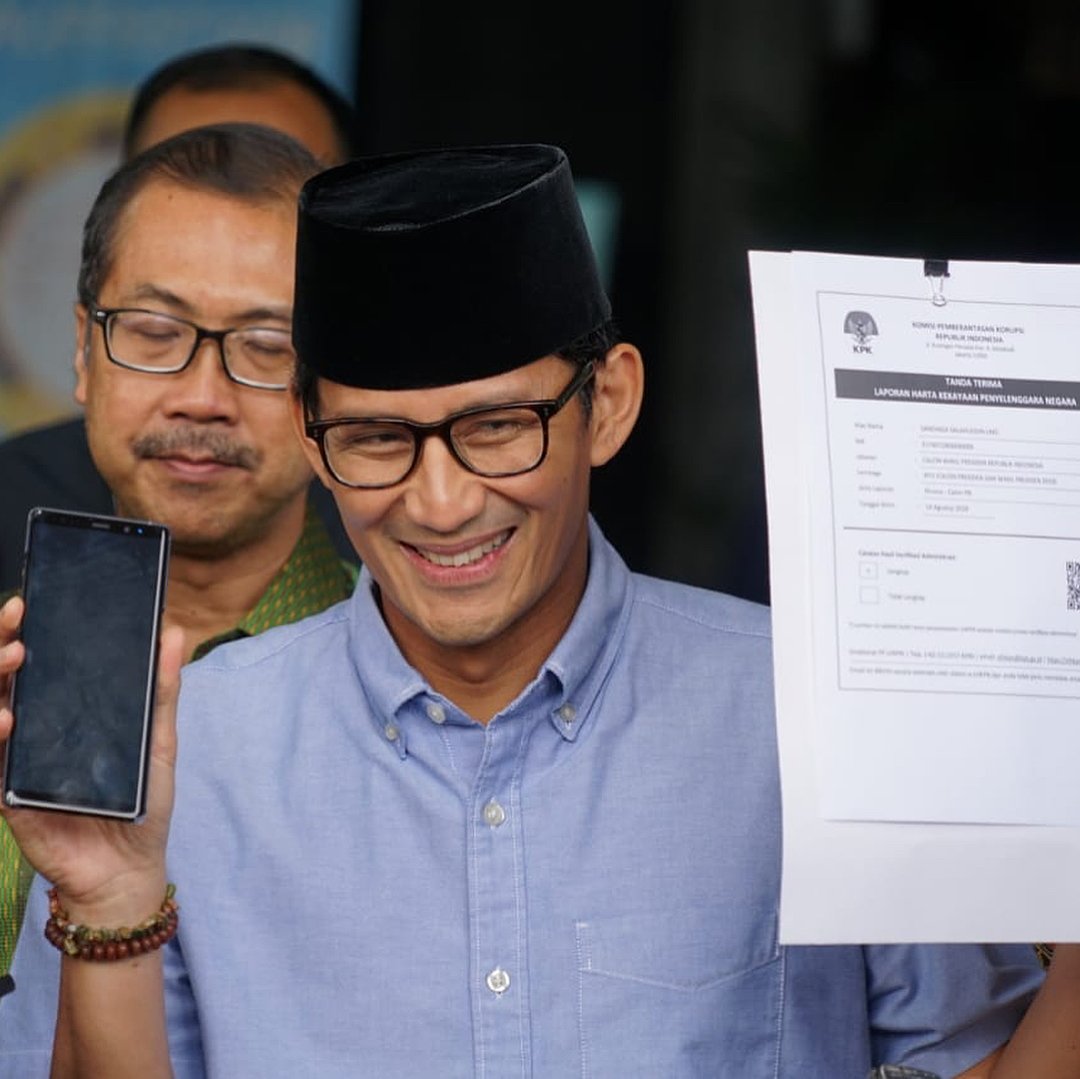 sandiuno's tweet photo. Ditemani Pak @SudirmanSaid, mantan Menteri ESDM yang juga seorang aktivis anti-korupsi, saya menyerahkan Laporan Harta Kekayaan Penyelenggara Negara (LHKPN) ke Komisi Pemberantasan Korupsi (KPK). https://t.co/PdjaNVP3ie