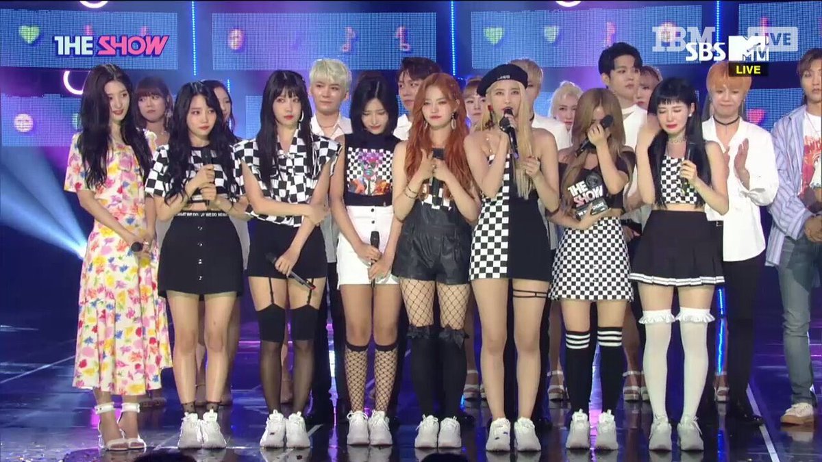 fankihuihyeon's tweet photo. [Congratulation🎉🎉] ในที่สุดก็มีวันนี้ ยินดีกับสาวๆด้วยนะคับ😭😭😭🙏🏻🙏🏻🎉🎉🥇 ขอประสบความสำเร็จและได้ถ้วยในรายการอื่นๆต่อไป #DIA1stwin #WOOWOO1stWin #DIA #다이아 ❤️❤️❤️❤️❤️❤️ https://t.co/u5uq7Hsrhp