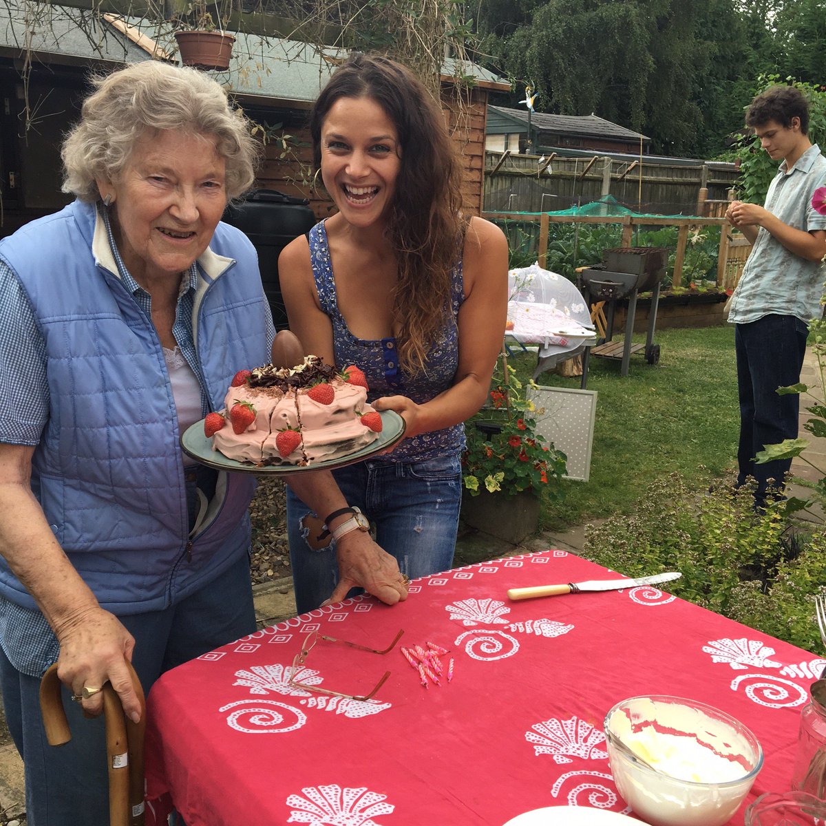 SillyEricTweets's tweet photo. Silly Ericโs grandma is loving her birthday cake ! Whatโs your favourite cake to have on your birthday ? Also - HAPPY BIRTHDAY to anyone who has their special day today too! We hope you have a great day love from the Silly Eric team !!! ๐๐๐ญ๐๐๐
#sillyeric #birthday https://t.co/R4juBMkp2a