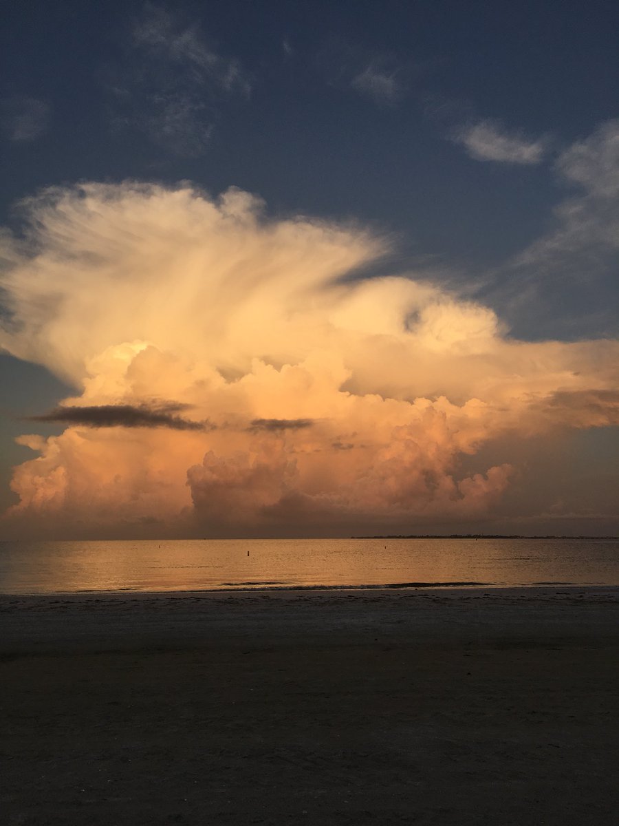clbabb's tweet photo. @FtMyersSanibel @JasonDunning #FMB #BowditchPoint cool #lightning in this #cloud gorgeous morning coolness in the air #LoveFL #weather https://t.co/nKYEzmWl3P
