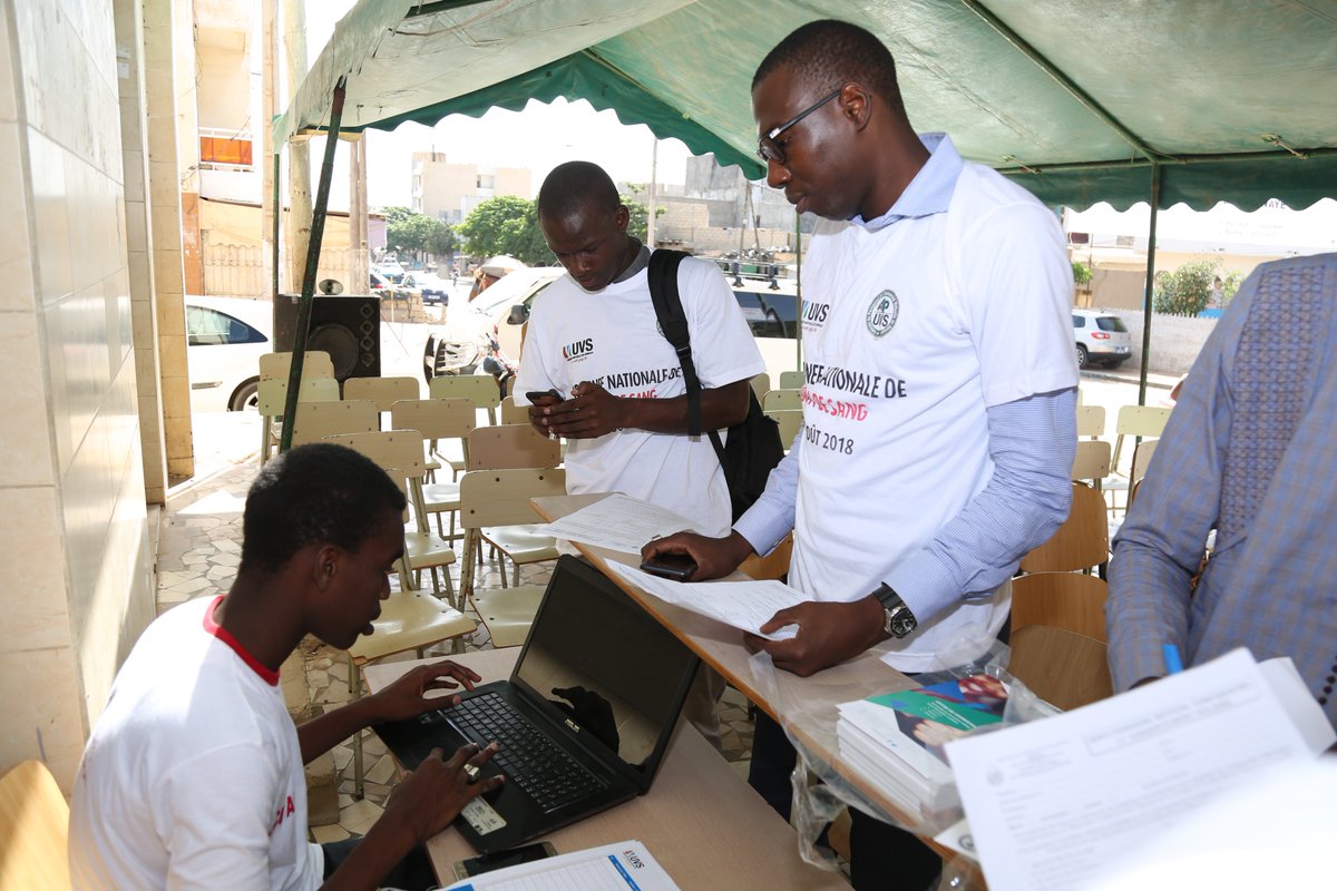 unchk_sn's tweet photo. Journée nationale de don de sang organisée par l'Amicale du personnel de l'@UVS_Senegal. L'ENO de #Guédiawaye aussi est en action. #Kebetu #GiveBloodChallenge #Senegal #UVS https://t.co/FaemtXWW44