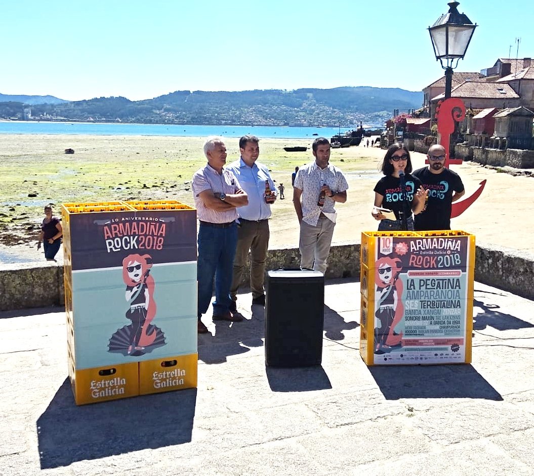 ArmadinhaRock's tweet photo. Un luxo este entorno!!

Compañeiros e patrocinadores na presentación do festi. 😊

#AR_X #ArmadiñaRock #Combarro #oFestivaldoMar https://t.co/UgsdOVVnuK