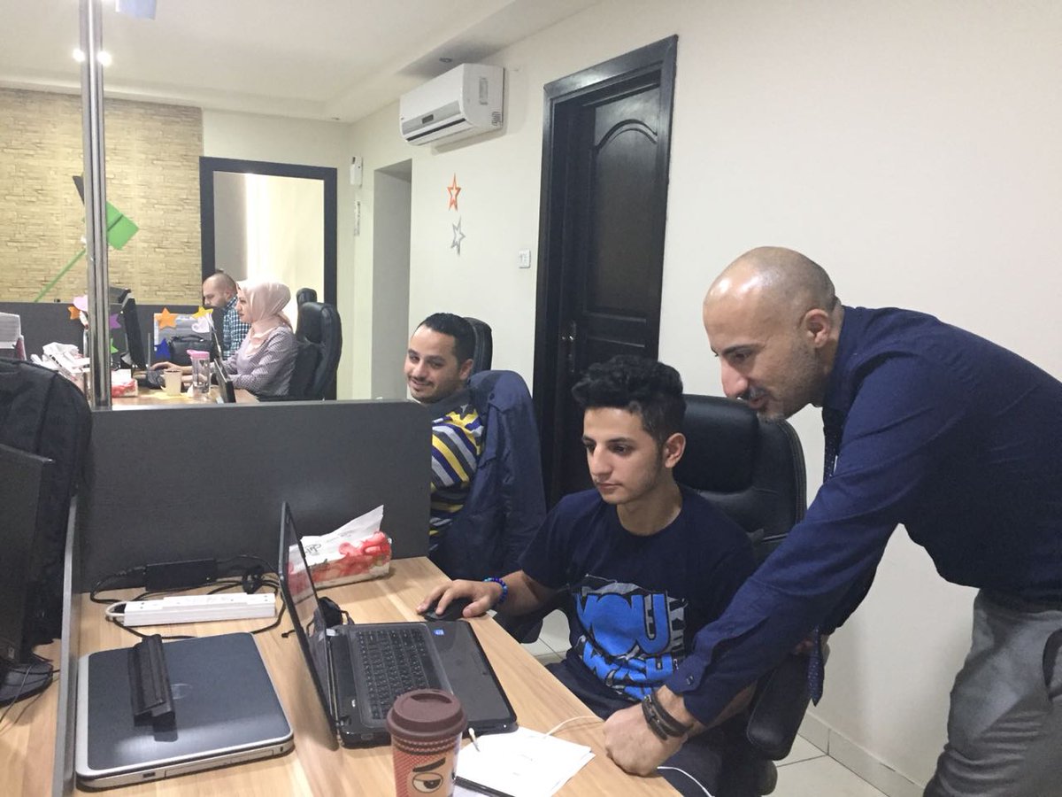 intajICTJO's tweet photo. رائدالمحتوى الرقمي صاحب المركزالاول بمبادرة #روادالمحتوى الطالب #سعيد_عبدالنبي خلال تلقيه تدريبا قدمته شركة @qbsme عن آلية المشاريع بالشركة ومهارات #برمجة #تصميم #UIDesign #intaj_initiative @MoICTJO @edugovjo @ArabiHashtag @orangeJo #deltainformatics @RoyaTV @Alocloud @OmarRazzaz https://t.co/O5cGMN9vwB