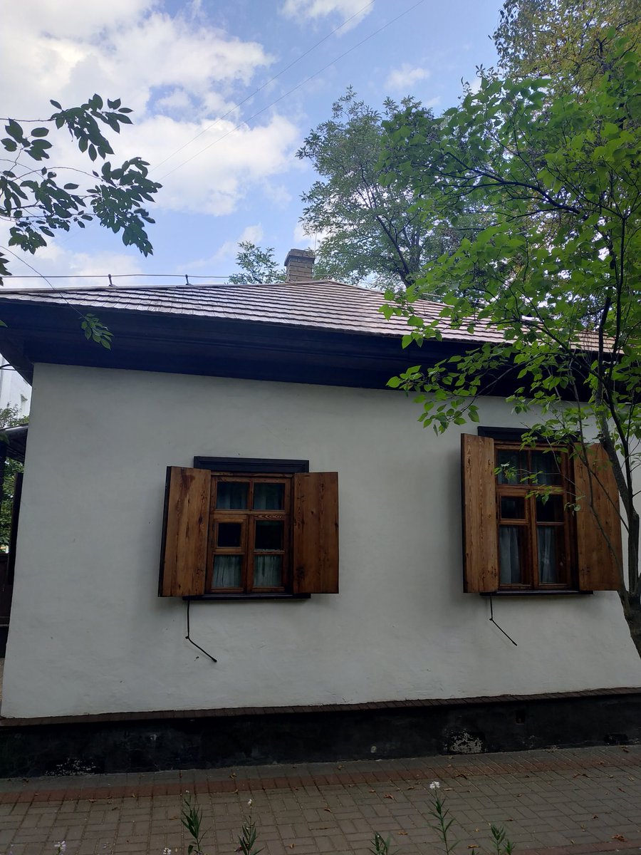 PriorkaHata's tweet photo. Наш старий дах і наш новий дах. Краса)) https://t.co/Df5lFDhRLr