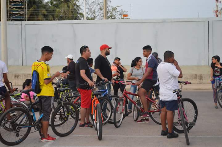 JOBUIRIOHACHA's tweet photo. Fue de mucho orgullo el liderar la Celebración del día internacional de la juventud en Riohacha a través de un Ciclopaseo y que culminó con muchas sorpresas para los asistentes. Grato poder contar con más de 200 pedalistas gracias @BrisenoElia @luisferlb @ketlinandres @ilegara https://t.co/cksDBrSlBP