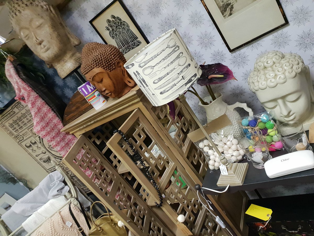 Accessories! We have them in abundance... quirky items perfect to add a finishing touch to any room #openuntil5pm #open7daysaweek #wetherby #thorparch #finishingtouches