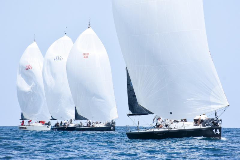 SailWorldNews's tweet image. Plenty captures #Farr40Class in Verve Cup at #ChicagoYC sail-world.com/news/208773