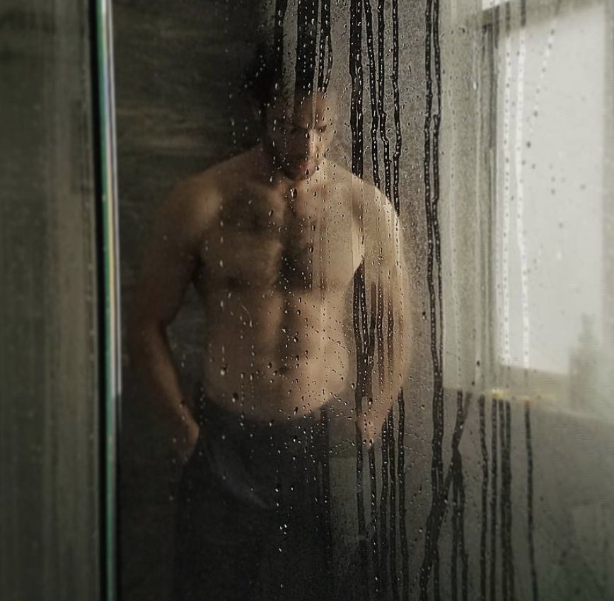 Ethan Peck Shirtless