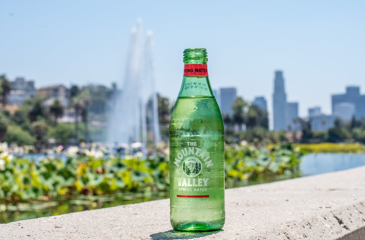 EchoParkRising's tweet photo. Cool off around the neighborhood with @MtnValleyWater during #echoparkrising
.
#echopark #EchoParkRIsing2018 #NELA #mountainvalleywater #hydration #sunset https://t.co/B3IgkPAai8
