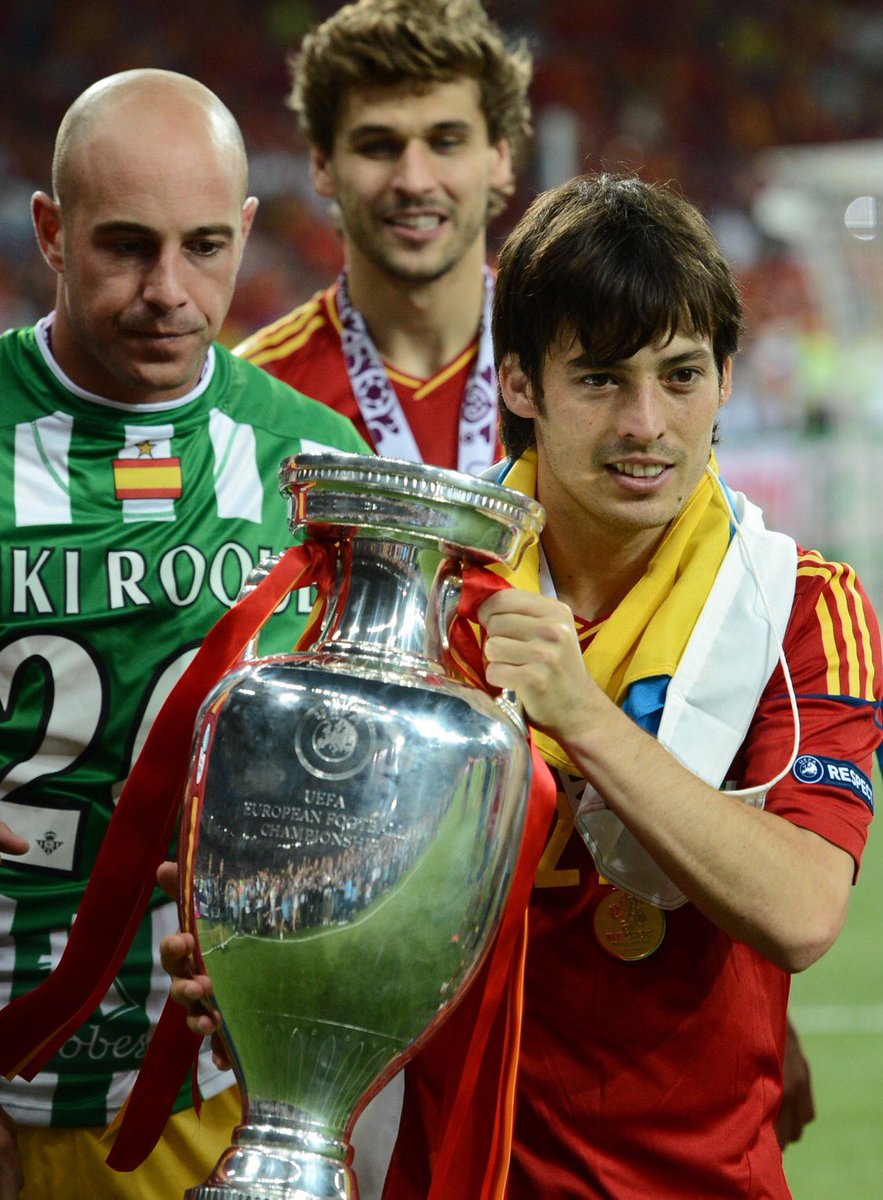 OFFICIAL: David Silva has confirmed his retirement from international footballer after 12 years and 125 caps.

"The national team have given me everything"