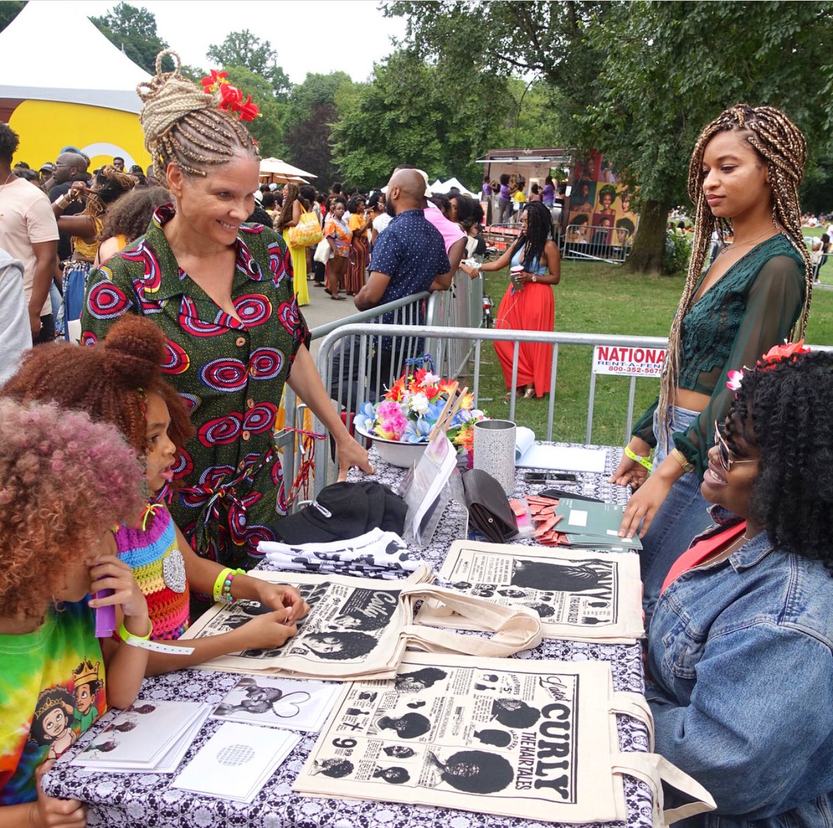 MAD_FREE_'s tweet photo. DOPE TOTE TUESDAY! Mark your calendars because we will be selling our curly, coily, and kinky tote bags at this year’s AfroPunk BK (8/25, 8/26)! If you want to buy one right now, please visit madfreelife to make your purchase ☺️ #afropunk #madfree https://t.co/PgISmwVhMn