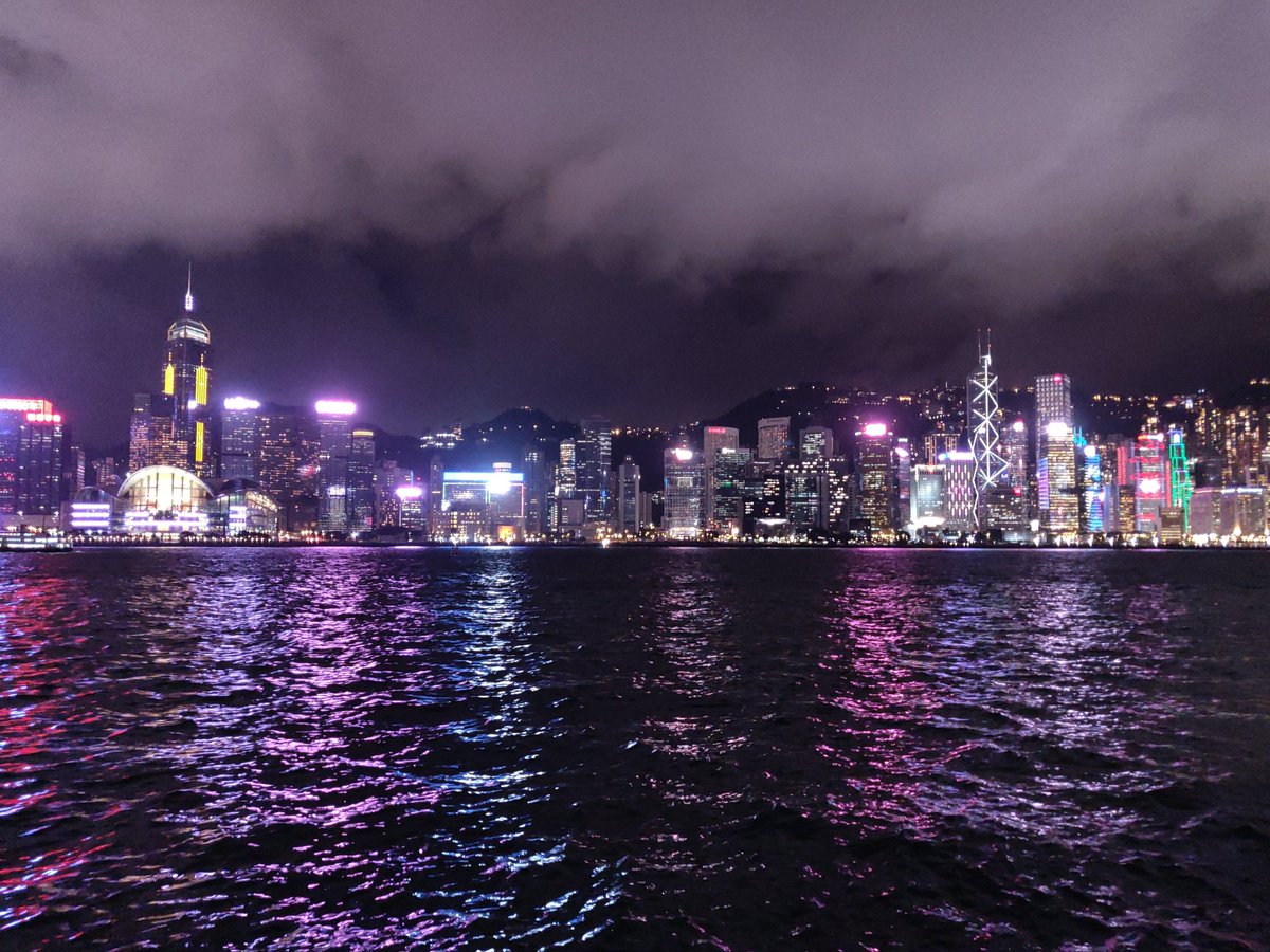 alomlany's tweet photo. @KLM_UK The neon lights of Hong Kong https://t.co/MoA3nC0EBR