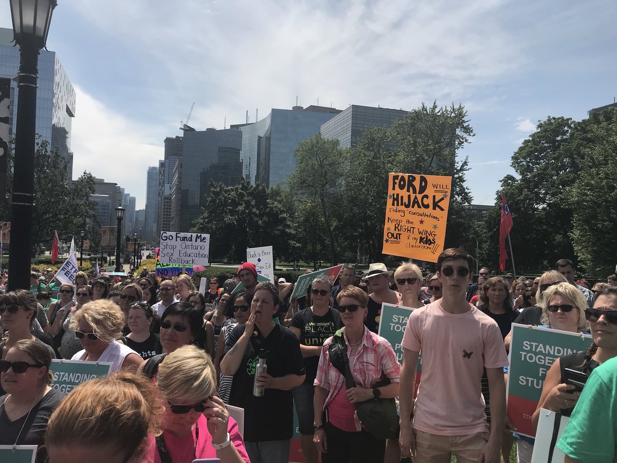 MikeSchreiner's tweet image. A 1998 sex-ed curriculum will not keep our kids safe. I hope the Premier heard the hundreds of parents, students and educators outside Queen’s Park today demanding that he stop taking Ontario backwards. #SaveSexEd #onpoli