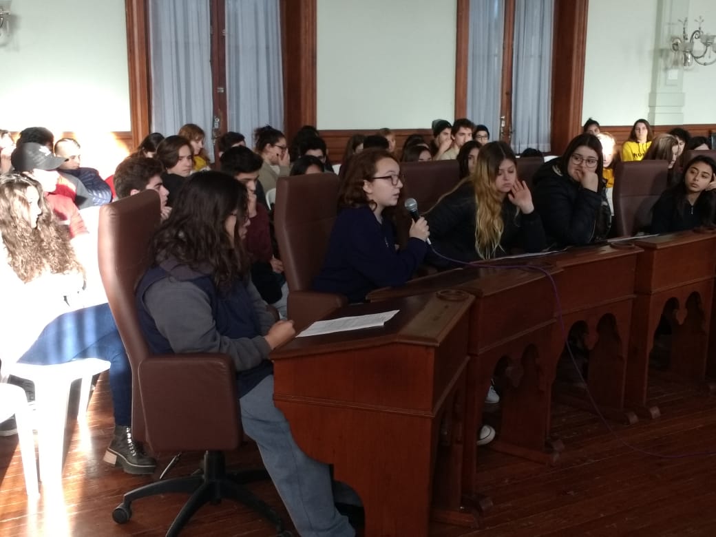 DPPSE_REGION15's tweet photo. #ParlamentoJuvenil en #Chivilcoy 
Hoy los jovenes debaten, proponen y son los protagonistas. Felicitaciones. 
@BAeducacion @rafaperezok @CarolitaR @felicityenlaweb @liliana_varel @JefaturaR15 @susanacrespi1 @ArriaranRita @gzinny @mariuvidal @MuniChivilcoy https://t.co/7HbAm2Kzmr