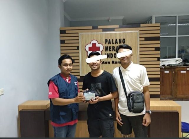 curvanord_PSIR's tweet photo. Terimakasih bantuan kalian sangat bermanfaat bagi saudara kita yg kena musibah di lombok #CurvanordRembangPeduliLombok @PMIJawaTengah https://t.co/gQ02RWf4iV