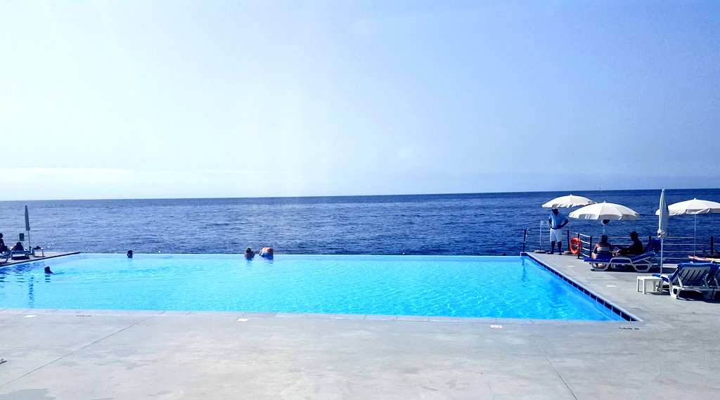 JoelMendesG's tweet photo. Los azules de la vida que conquistan #Madeira #Portugal #Vidamar 💦💙🌊 https://t.co/CPiClZotr7